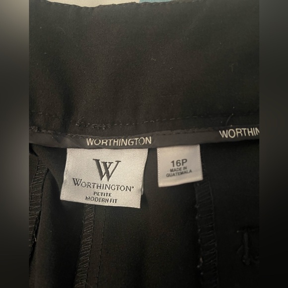 Worthington Petite Modern Fit Knee Length Black Shorts Size 16P - Picture 3 of 8